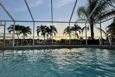 Image de “Seascape” to relaxation and fun! Stunning, Immaculate Canal and Pool home