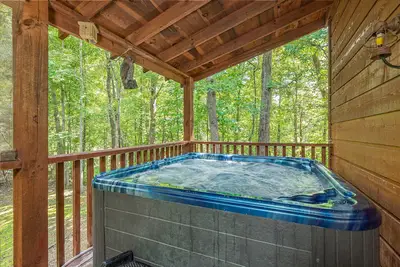 Image de Spring Escape w/ Hot Tub - Near Pkwy - Fast WiFi
