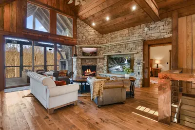 Image de Luxury home surrounded by nature, but close to the fun!
