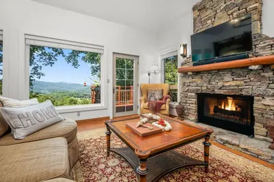 Image de Exquisite views from this Mountain Air home near Asheville, Mt. Mitchell & more.