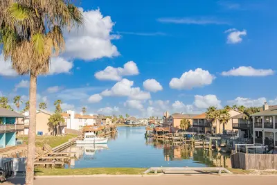 Image de Waterfront condo with great views