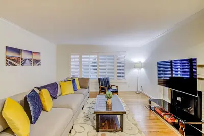 Image de Rustic/Modern Design, Oasis City Getaway/Near Sfo