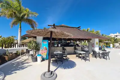 Appart de 145 m2 vue complexe, bar restaurant, piscines, mer à  300 m de la mer