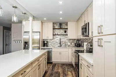 Image de Newly Remodeled Steps to Sugar Beach!