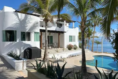 Image de Amazing Villa with 4br/4ba W/Beach & Pool