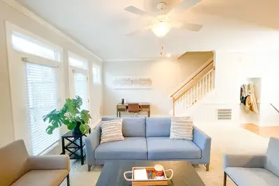 Modern, Bright, Spacious 4 Bed3. 5 Ba Luxury Home Walking Distance Dt Apex