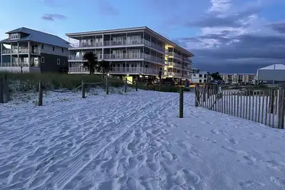 Image de Oceanfront Condo Complex - Luxury condo, 2/2, allergy-friendly/no pets