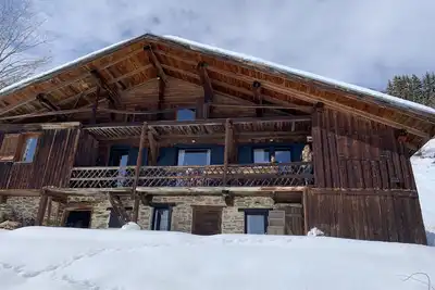 Image de authentique chalet savoyard  proche des Saisies charme exceptionnel vue superbe