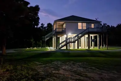 Image de Raised 3 bed 2 bath house with canal access to Wolf River