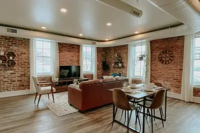 Image de ★ Thompson Place: Premier Modern Downtown 2br Loft