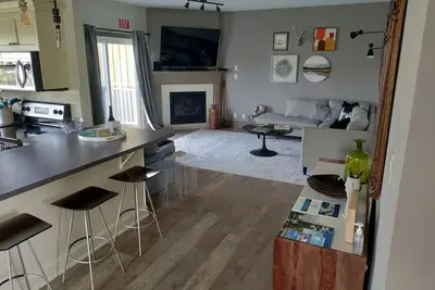 Image de Modern 3 Bedroom, 2 Bath Condo w/ pool near village
