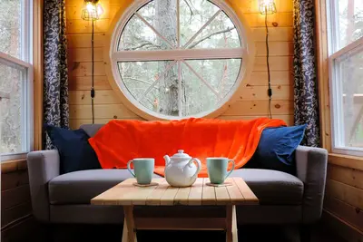 Image de Cozy Tiny Cabin w Nature Shower & Wi-Fi | Near Mikisew Provincial Park & Lakes