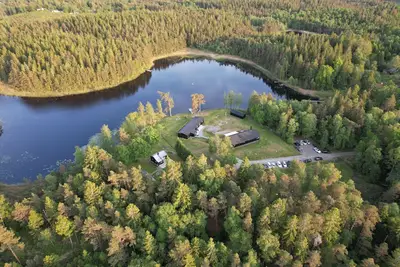 Image de Privat gård med 42 bäddplatser vid badsjö mitt i naturen utanför Göteborg