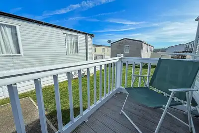 Image de 6 berth caravan with decking at Felixstowe Beach Holiday Park ref 55038ow