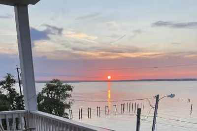 Image de Relax in our Bay St Louis Home & Pier, a quick 4-min Drive to Hollywood Casino