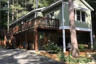 Image de Crystal Mountain Cabin - a short distance from the ski lifts and golf course