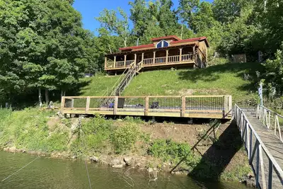 Image de Cozy Lake-front Log Cabin in a large quiet cove w/ Kayaks