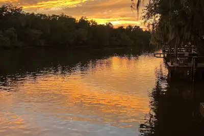 Image de Family friendly home on San Bernard River - Gorgeous sunsets! !