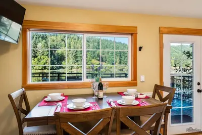 Image de Adorable Cottage On The Lake - Boat Access Only, Private Dock, Fire pit, Gas Grill