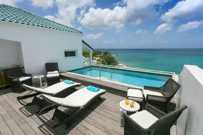 3 bedroom condominium with a  beachfront in Cupecoy