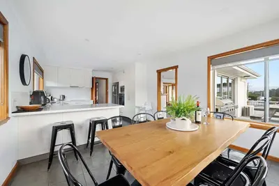 Image de \"The Residence\" -Sleeps 11, Ideal for Large Groups.