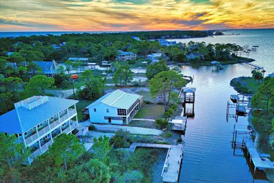 Image de Fisherman Paradise, Deep Water Canal, Pool, Boat Ramp, Sunset Views