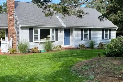 Adorable updated Cape in East Orleans!