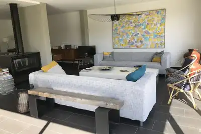 Image de Maison d'architecte sur grand terrain paysager à 2 pas des plages