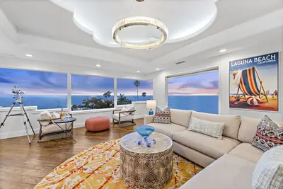 Image de Spectacular panoramic ocean views and beautifully furnished!