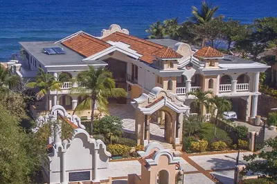 Image de Oceanfront Private 10 Bedroom Villa perfect Wedding\/ family\/ friends reunions,