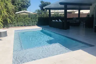 Image de Such as house with heated pool, near to parks and lakes