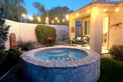 Image de Pacino · Beautiful Desert Getaway! *Private Spa/Pools/Games*