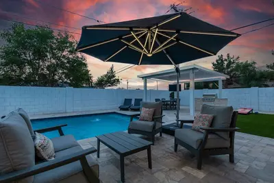Image de Fully remodeled Old Town home with Heated pool! ! !
