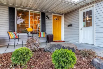 Image de Davis House · Davis. . . Spacious Patio, Hot Tub - A Quiet Getaway