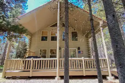Image de Whispering Springs Lodge | Sleeps 8 | 40 min to Ys