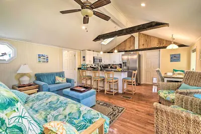 Image de Lakeside Kent Home w\/ Pier + Boat Ramp Access