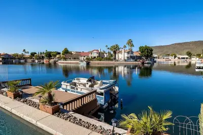 Image de The Vistas - Lakefront Luxury Home / Mountain Views, Heated Pool with Private Pontoon Boat