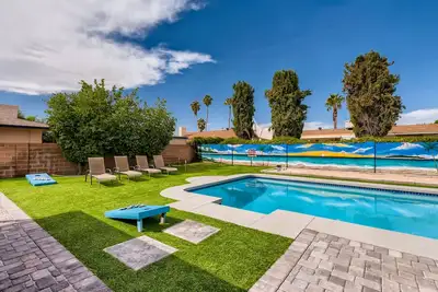 Image de Scottsdale Tropic- Large Pool, Fire Pit, Hot tub, Bocce, child & pet friendly