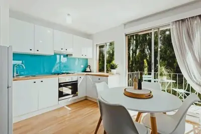 Image de Sunny 2-Bed Apartment in Sandy Bay, Near Casino.