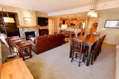 Image de Spacious 3Bed/3Bath Condo, Mountain Views, Steps Away from Everything.