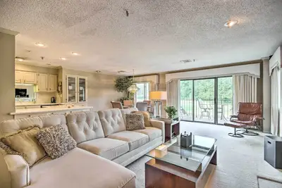 Image de Golf Course Views: Luxe Monkey Island Condo