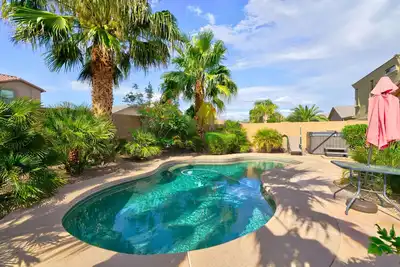 Image de Beautiful Vacation Home with Private Outdoor Pool & Spa In Johnson Ranch Comm.