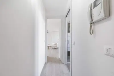 Image de Renovated studio apartment 350m from Maciachini M3!