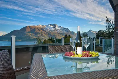 Image de Apartment close to town with lake views