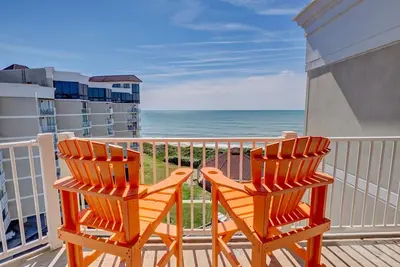 Image de Top Floor 2 Bedroom Unit - Amazing views, beautiful interior updates