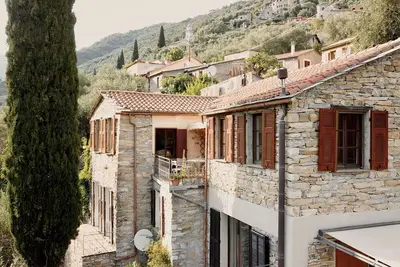 Image de Beautiful, spacious apartment in a natural stone house with sea view in Val Prino.