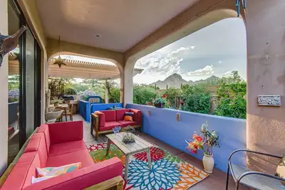 Image de Discover luxury at Sedona Retreat West, a 3br, 2ba oasis with stunning red rock views.