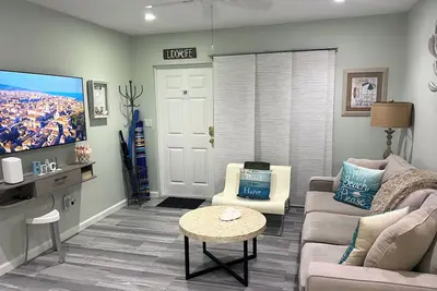 Image de Island Vibes + Modern Comfort at Lido Beach!