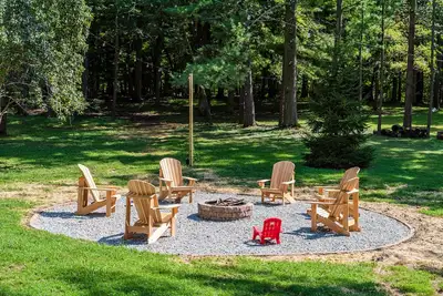 Image de Bellbrook | Professionally Remodeled | 10 Acres in the Woods w\/ Zipline!