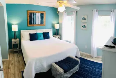 Image de 🌞 Private Coastal Oasis | Minutes to Beaches, Shops, Dining!